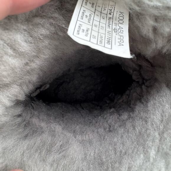 Koolaburra by Ugg Koola Short Grey Shearling Boots, size 8 W - Picture 7 of 8